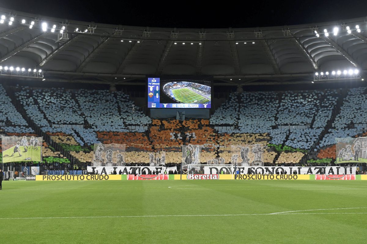 Scenografie spectaculoasă a suporterilor lui Lazio pentru derby-ul cu AS Roma
