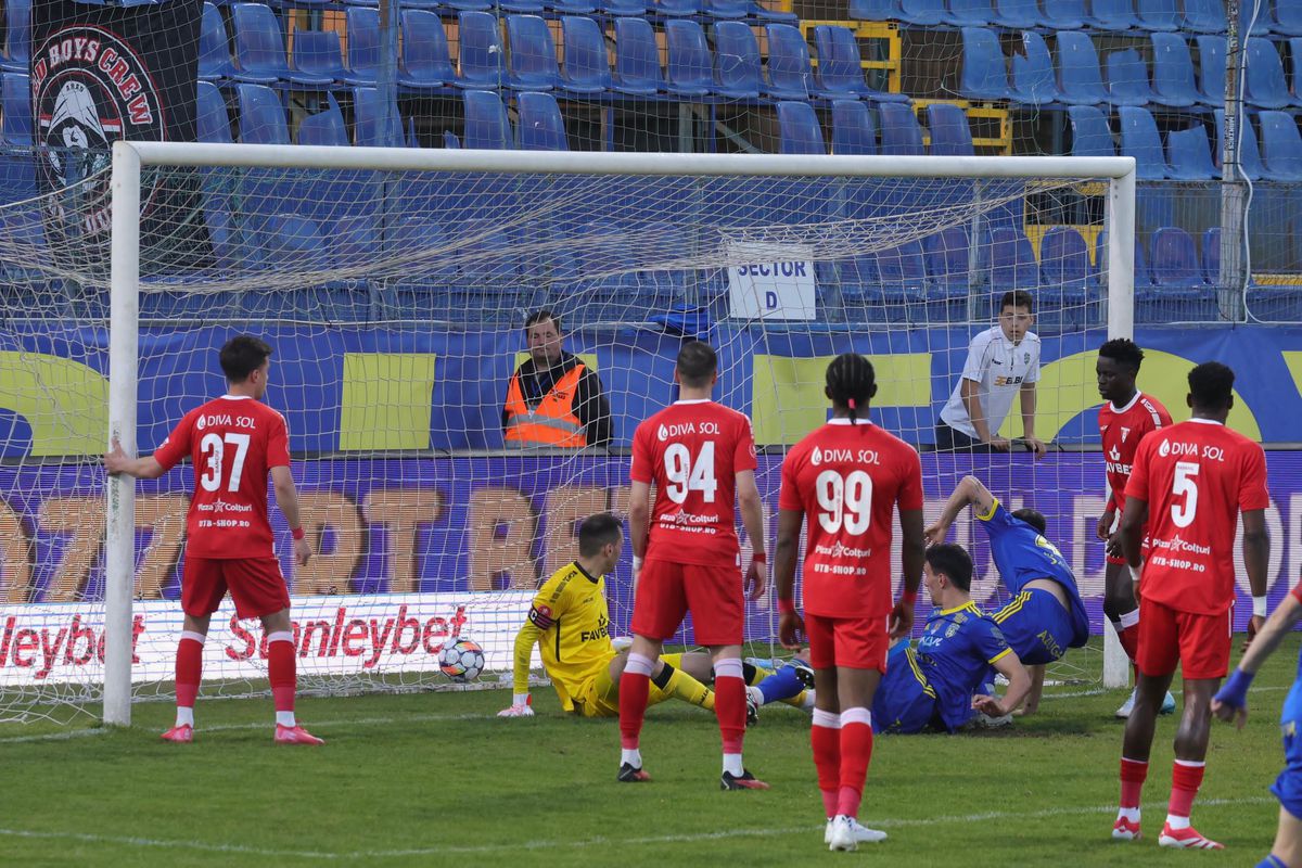 Unirea Slobozia - UTA 2-1 » Adrian Mihalcea a avut grijă de bugetul lui Rednic! Luptă relansată pentru salvarea de la retrogradare