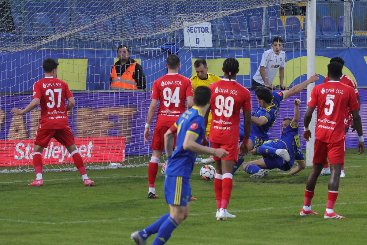 Unirea Slobozia - UTA 2-1 » Adrian Mihalcea a avut grijă de bugetul lui Rednic! Luptă relansată pentru salvarea de la retrogradare