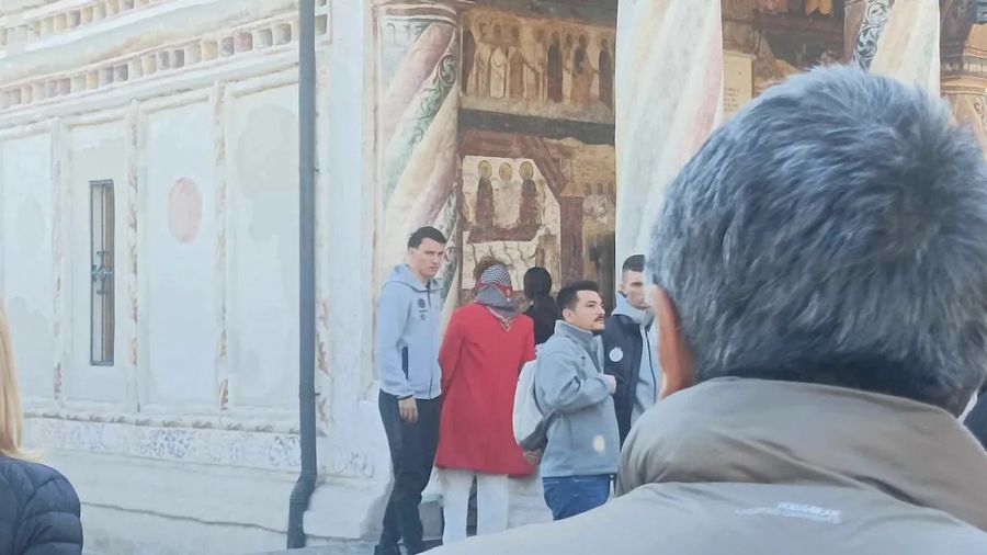 Florin Tănase și Risto Radunovic la biserică, în ziua de Florii / foto: prosport.ro Au surprins pe toată lumea » Tănase și Radunovic de la FCSB au plecat din cantonament! Unde au fost văzuți