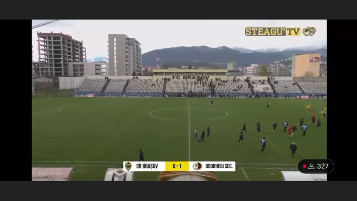 Scene uluitoare într-un meci de Liga 3 din România: fanii au pătruns pe teren și au bătut un jucător! Ce a scris arbitrul în raport: „Acesta a lovit cu brutalitate, cu pumnul”