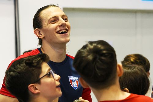 Robert Badea a dat autografe la finalul sesiunii de după-amiază de sâmbătă FOTO Roxana Fleșeru