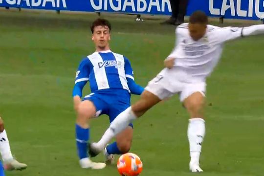 Faultul grosolan al lui Kylian Mbappe asupra lui Antonio Blanco / Foto: captură