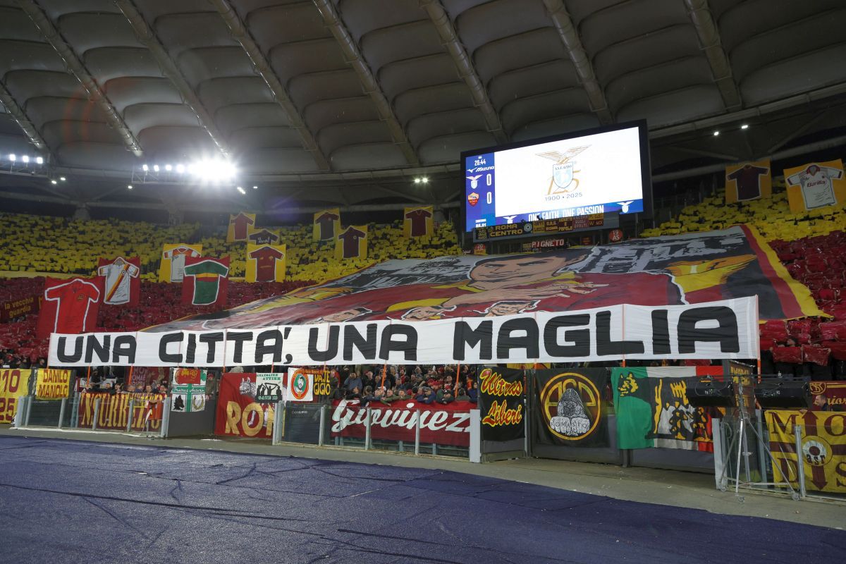 Scenografie spectaculoasă a suporterilor lui Lazio pentru derby-ul cu AS Roma
