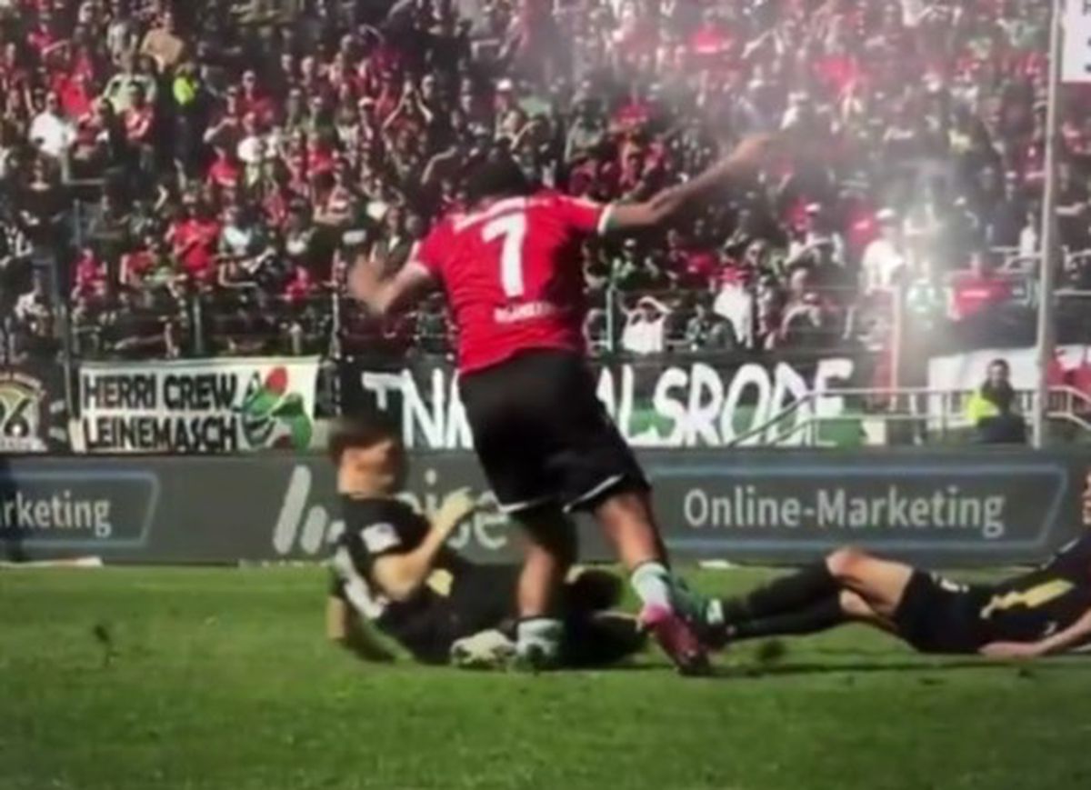 Accidentare horror în 2. Bundesliga. Jessic Ngankam a suferit o dublă fractură de tibie și peroneu