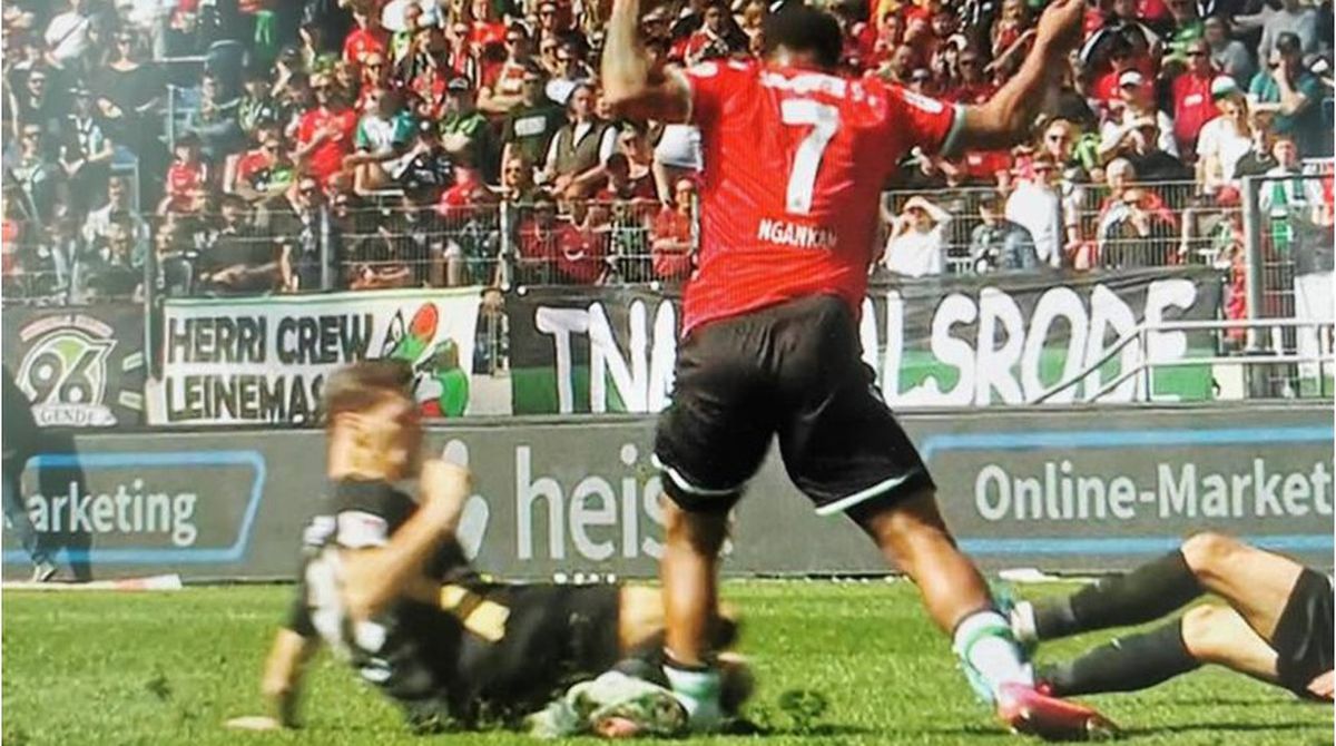 Accidentare horror în 2. Bundesliga. Jessic Ngankam a suferit o dublă fractură de tibie și peroneu