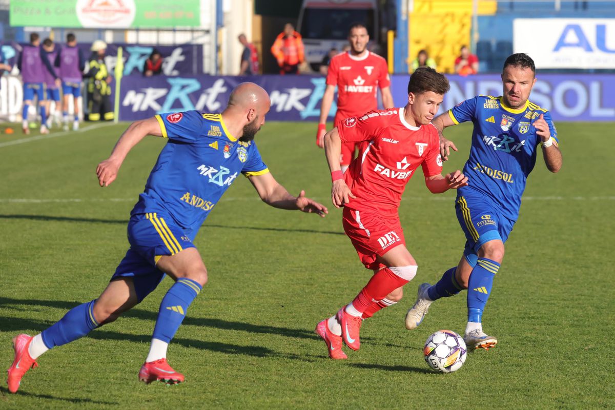 Unirea Slobozia - UTA 2-1 » Adrian Mihalcea a avut grijă de bugetul lui Rednic! Luptă relansată pentru salvarea de la retrogradare