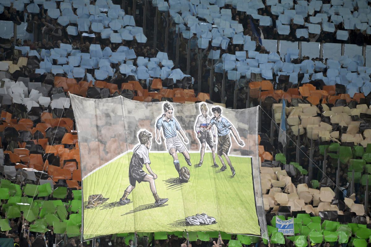Scenografie spectaculoasă a suporterilor lui Lazio pentru derby-ul cu AS Roma