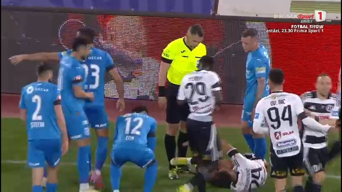 Coșmar în 5 minute pentru Craiova: Istvan Kovacs a scos direct cartonașul roșu