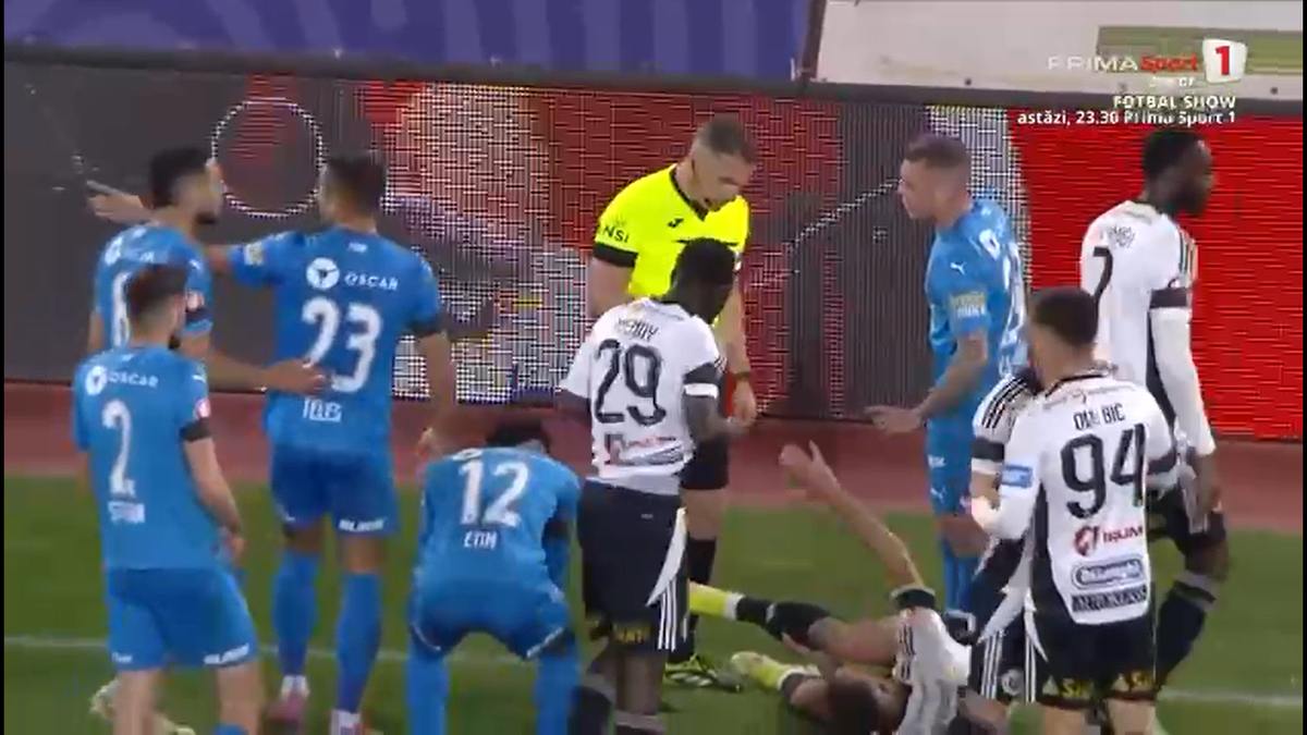 Coșmar în 5 minute pentru Craiova: Istvan Kovacs a scos direct cartonașul roșu