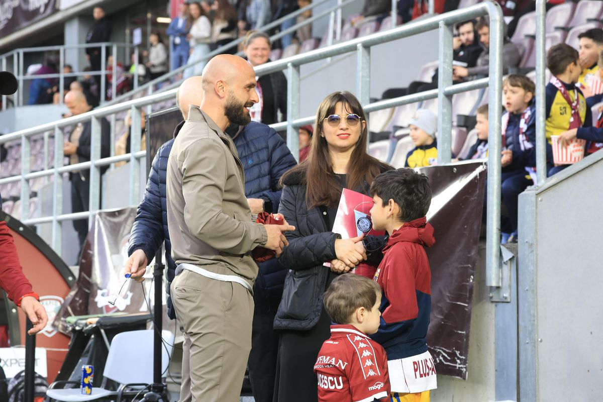 Imagini cu familia Lucescu înainte de Rapid - FC Argeș // foto: Ionuț Iordache (GSP)