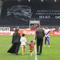 Imagine antologică: micuții Horia și Lucio au intrat pe gazon și au dat lovitura de începere la Rapid - FC Argeș, în memoria străbunicului lor, Mircea Lucescu // foto: Ionuț Iordache (GSP)