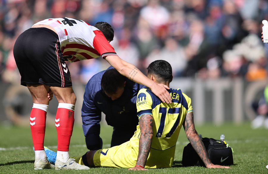 Lovitură grea încasată de Tottenham » Profită Radu Drăgușin?