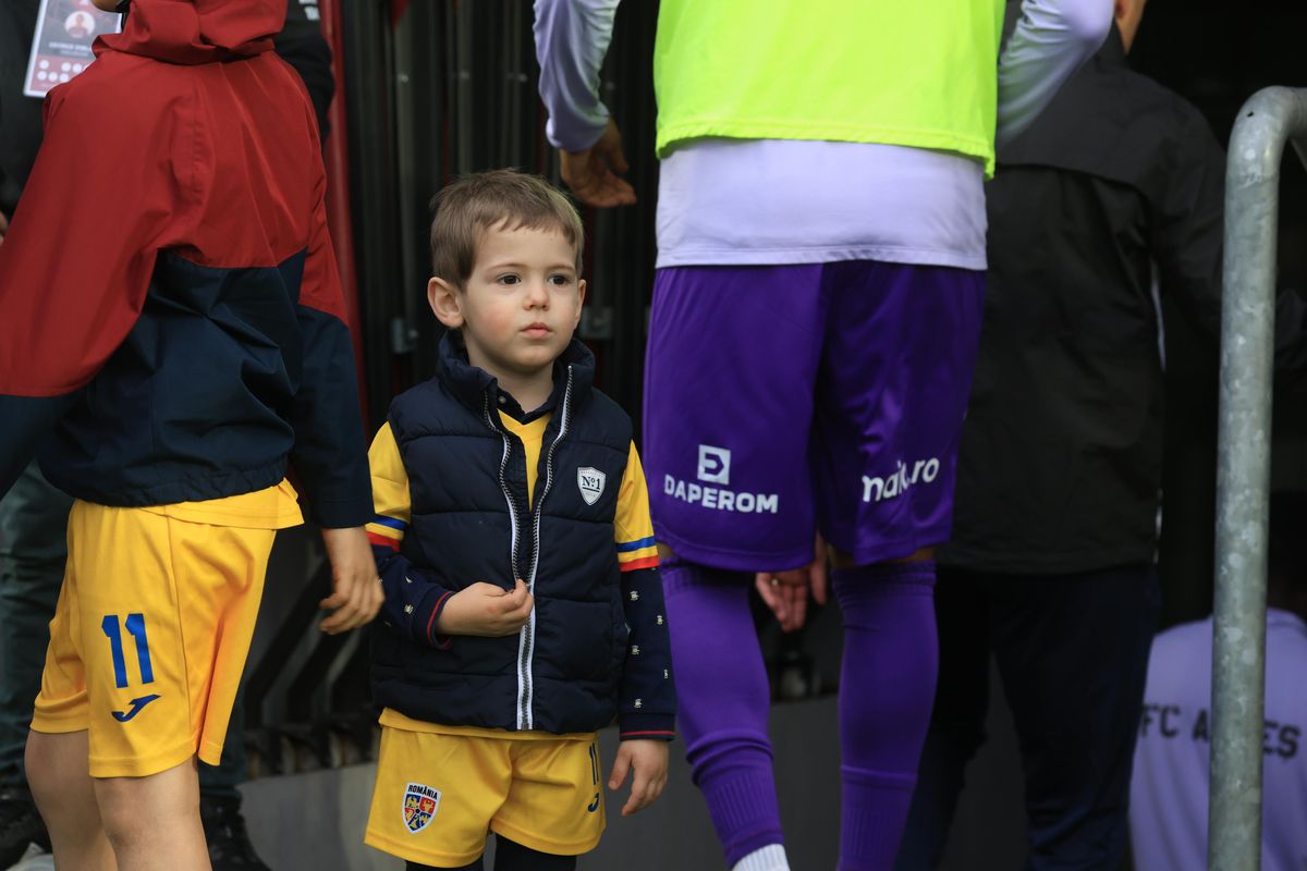 Imagini cu familia Lucescu înainte de Rapid - FC Argeș // foto: Ionuț Iordache (GSP)