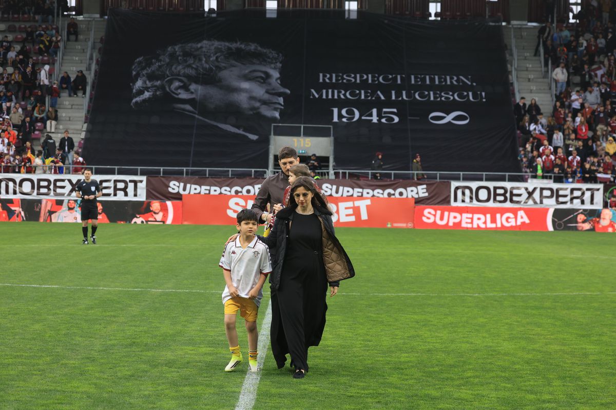 Imagini cu familia Lucescu înainte de Rapid - FC Argeș // foto: Ionuț Iordache (GSP)