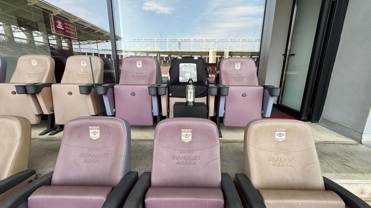 Scaunul lui Mircea Lucescu din loja de pe stadionul Giulești