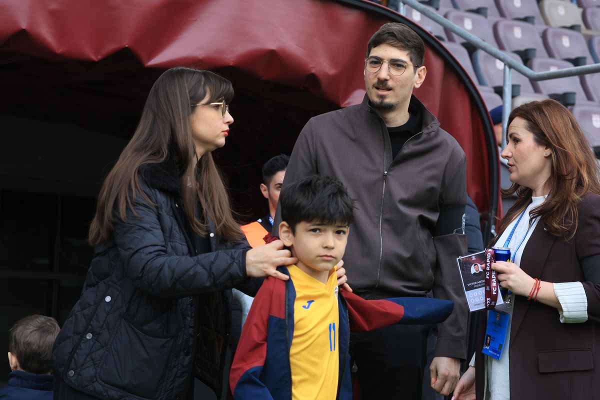 Imagini cu familia Lucescu înainte de Rapid - FC Argeș // foto: Ionuț Iordache (GSP)