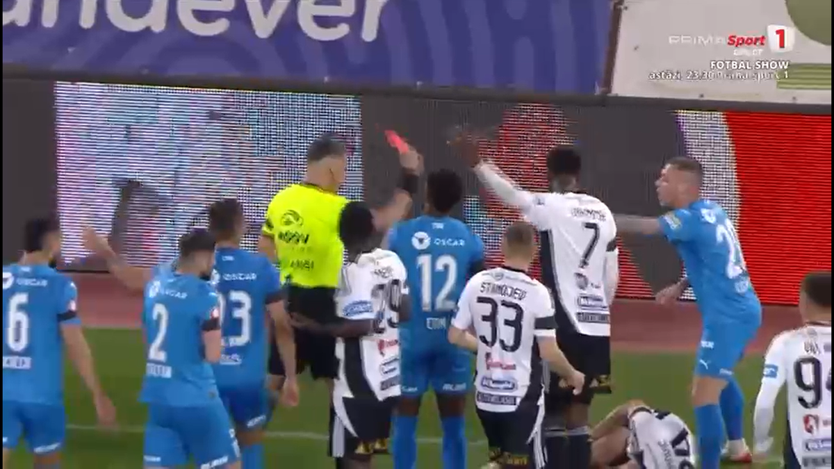 Coșmar în 5 minute pentru Craiova: Istvan Kovacs a scos direct cartonașul roșu