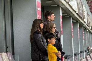 Amintirea lui Mircea Lucescu e vie în Giulești » Familia legendarului antrenor, prezentă la meci