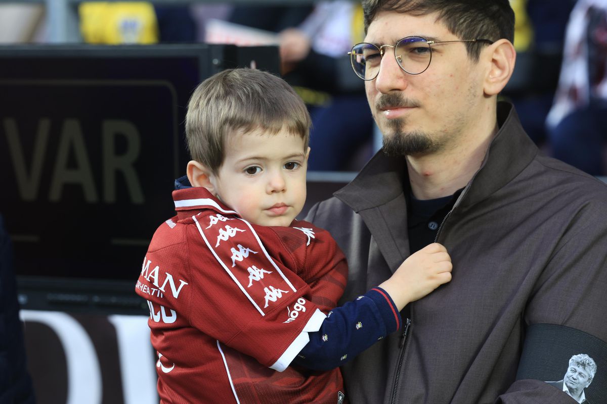 Imagini cu familia Lucescu înainte de Rapid - FC Argeș // foto: Ionuț Iordache (GSP)