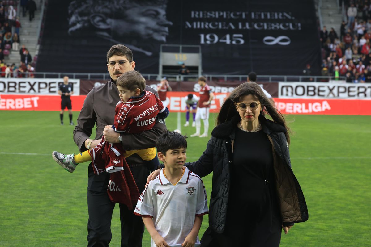 Imagini cu familia Lucescu înainte de Rapid - FC Argeș // foto: Ionuț Iordache (GSP)