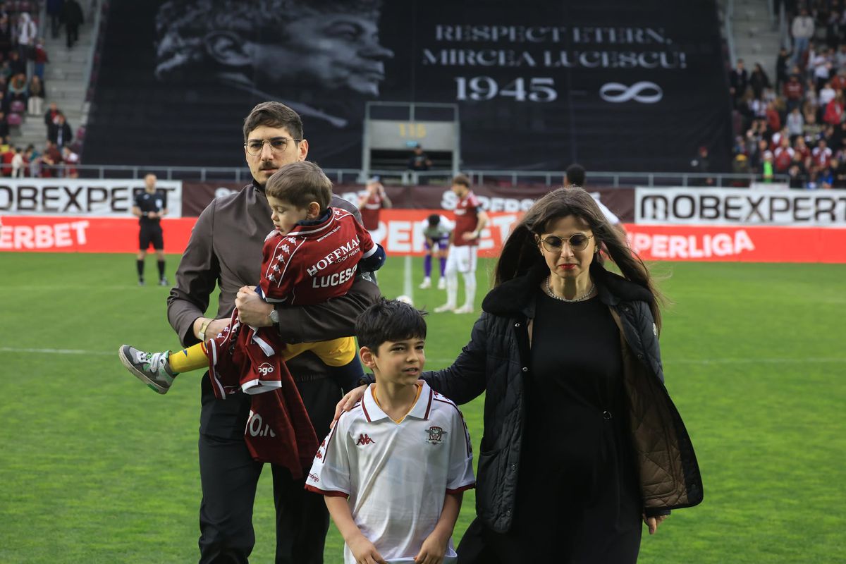 Imagini cu familia Lucescu înainte de Rapid - FC Argeș // foto: Ionuț Iordache (GSP)