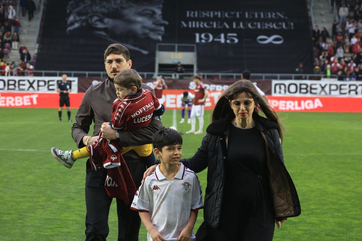 Imagini cu familia Lucescu înainte de Rapid - FC Argeș // foto: Ionuț Iordache (GSP)