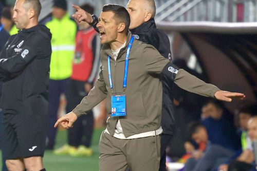 Costel Gâlcă în timpul meciului Rapid - FC Argeș, etapa #4 // foto: Ionuț Iordache (GSP.ro)