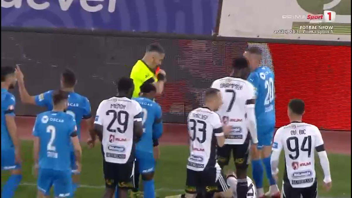 Coșmar în 5 minute pentru Craiova: Istvan Kovacs a scos direct cartonașul roșu