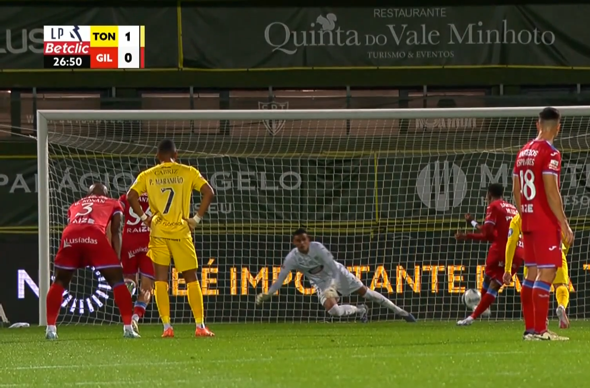 Noua regulă a penalty-ului, aplicată luni seară