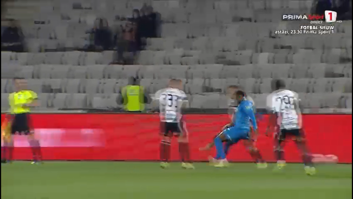 Coșmar în 5 minute pentru Craiova: Istvan Kovacs a scos direct cartonașul roșu