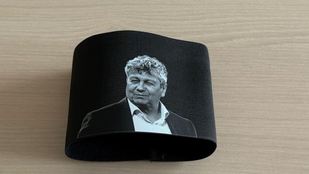 Scaunul lui Mircea Lucescu din loja de pe stadionul Giulești