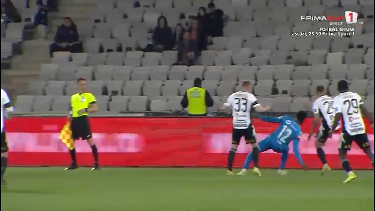 Coșmar în 5 minute pentru Craiova: Istvan Kovacs a scos direct cartonașul roșu