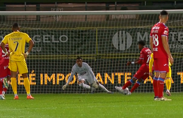 Noua regulă a penalty-ului, aplicată luni seară