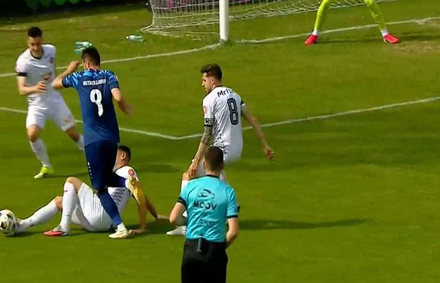 Florin Bratu îl acuză pe „centralul” de la Metaloglobus - Csikszereda: „Nu ai cum să nu dai penalty acolo!”