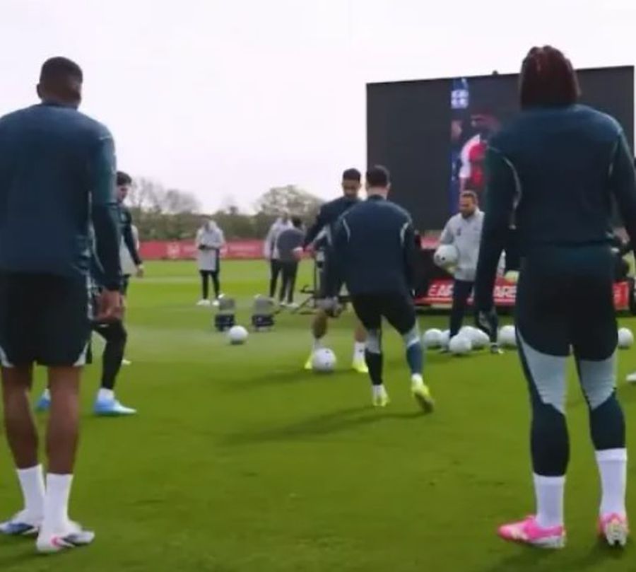Jucătorii lui Mikel Arteta urmăresc clipuri cu AI de pe TikTok la antrenamentele lui Arsenal Gary Lineker, atac la Arsenal: „Metodele lui Arteta sunt penibile! Și arată că presiunea îi afectează pe jucători”