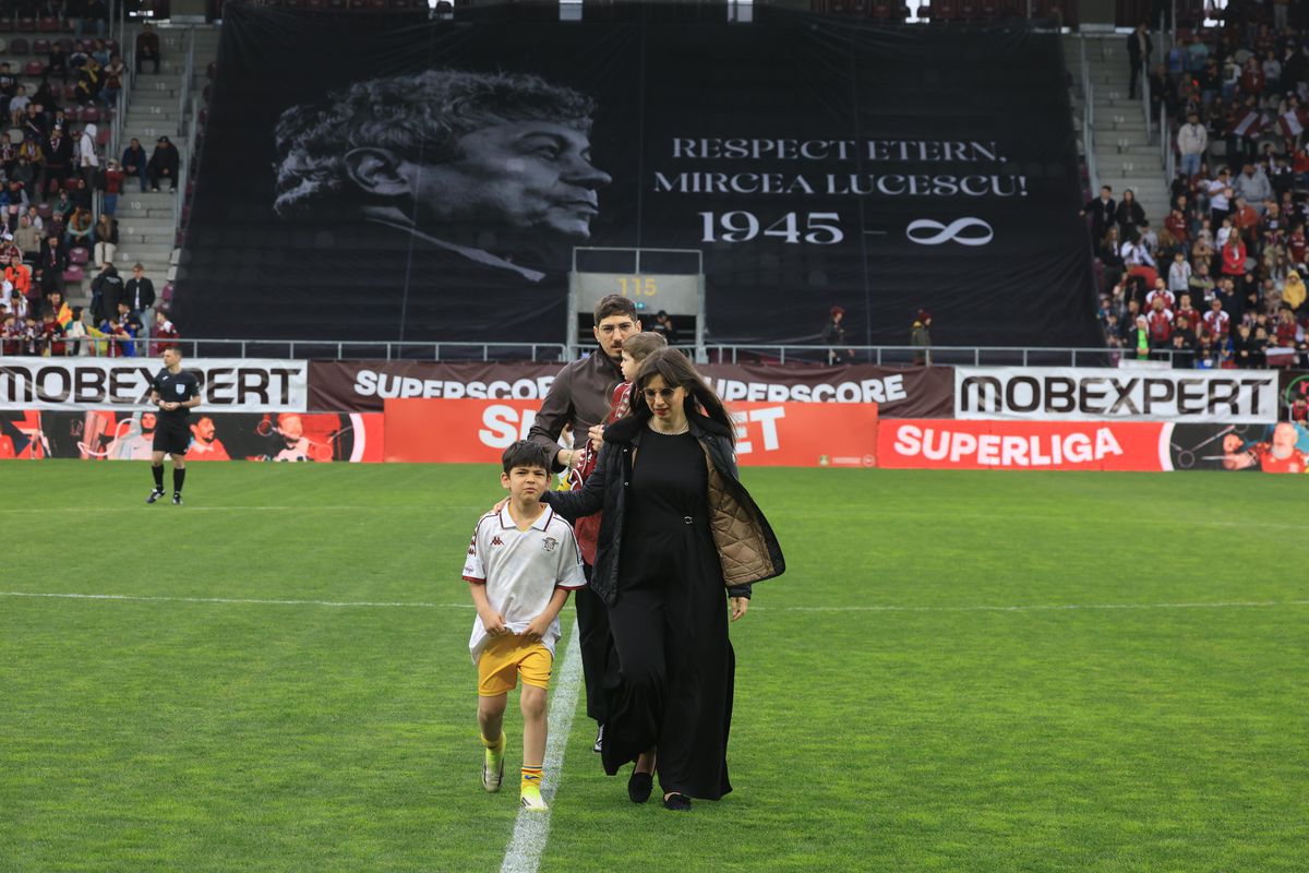 Imagini cu familia Lucescu înainte de Rapid - FC Argeș // foto: Ionuț Iordache (GSP)