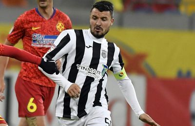 ASTRA. O echipă și doi grădinari: Bogdan Andone și Budescu au dat fotbalul pe grădinărit