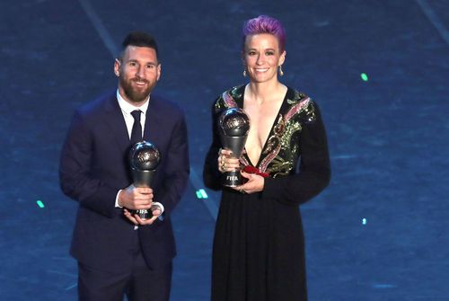 Lionel Messi (stânga) și Megan Rapinoe (dreapta) sunt câștigătorii premiului The Best din 2019