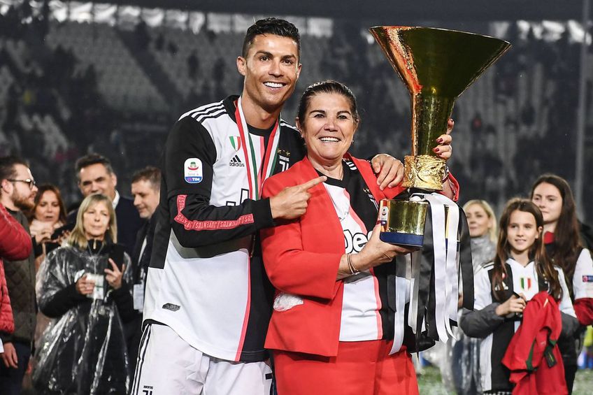 Cristiano Ronaldo alături de mama lui, Maria Dolores dos Santos Aveiro // foto: Imago