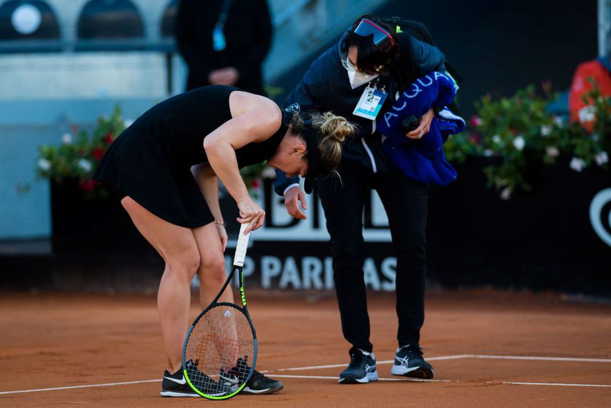 Opinie medicală în cazul Simonei Halep: „Poate fi forțare extremă sau oboseală musculară cronică” + Gestul îngrijorător sesizat de specialiști