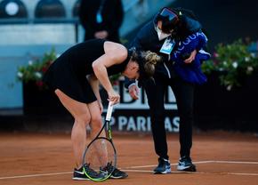 Opinie medicală în cazul Simonei Halep: „Poate fi forțare extremă sau oboseală musculară cronică” + Gestul îngrijorător sesizat de specialiști