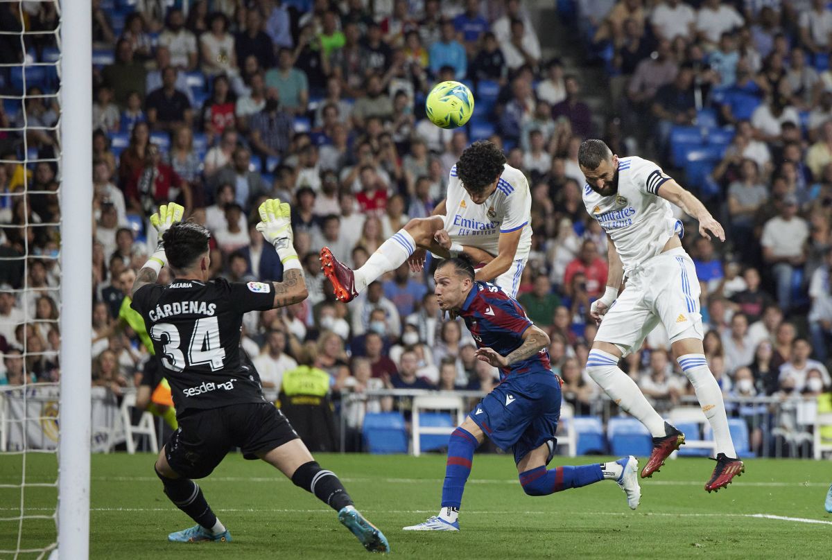 Real Madrid, victorie zdrobitoare cu Levante » Performanță fabuloasă reușită de Benzema + primul hattrick reușit de Vinicius