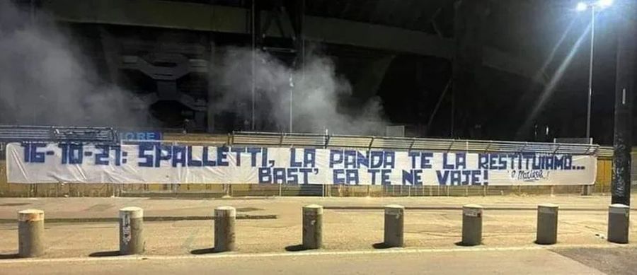 Mesajul fanilor lui Napoli pentru Spaletti/ foto fanpage.it Spalletti le răspunde fanilor care i-au furat mașina: „Anul viitor îmi iau rulotă”