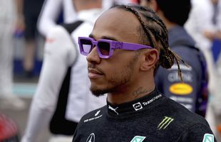 Lewis Hamilton riscă să fie suspendat, dacă nu renunță la toate bijuteriile