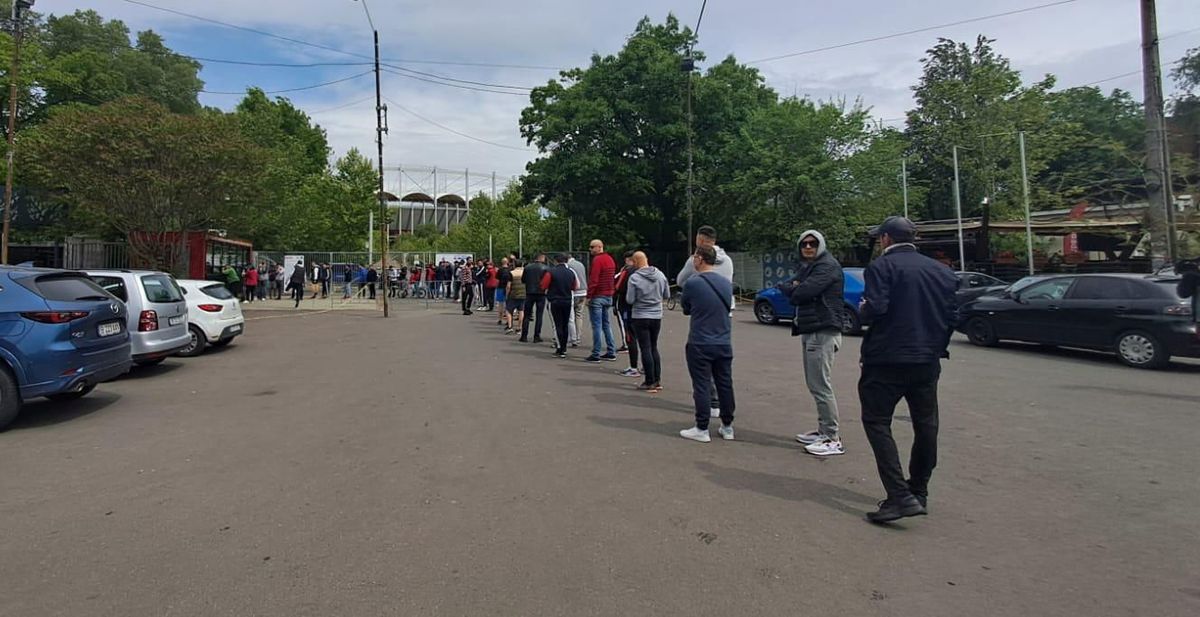 Coadă la bilete pentru FCSB  - CFR Cluj