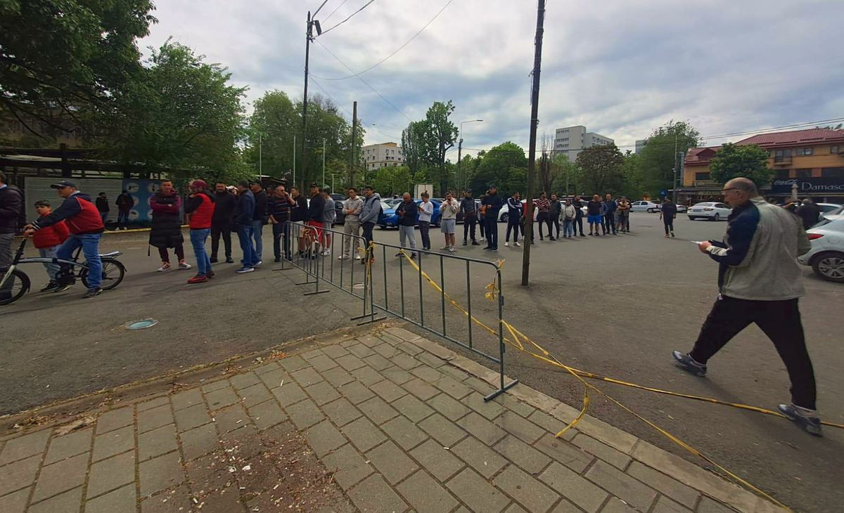 Coadă la bilete pentru FCSB  - CFR Cluj