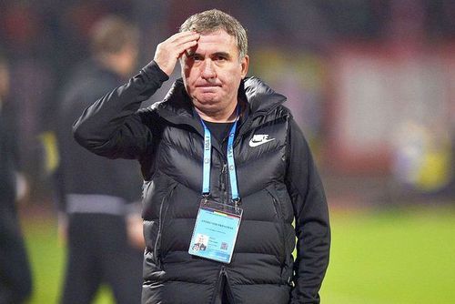 Universitatea Craiova - Farul » Din cauza problemelor de lot, Gică Hagi (58 de ani), managerul liderului, l-a titularizat pe mijlocașul central Kevin Doukoure (24) într-o partidă de campionat după 7 luni!