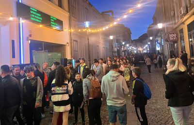 Coadă de sute de persoane la Muzeul Fotbalului » Duckadam, surprins: „Nu mă așteptam!”