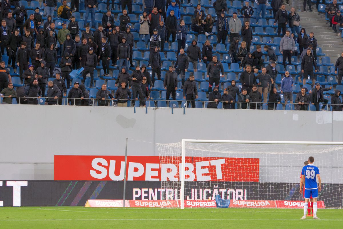 Retrogradarea lui FCU Craiova în 30 de puncte » Amandinele „centralului” Barbu, huliganii din peluză, dezamăgirea lui Mititelu și nervii juniorului